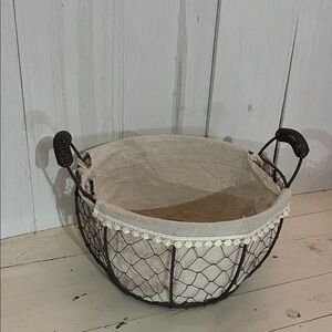 Chicken Wire Basket with Cloth Liner